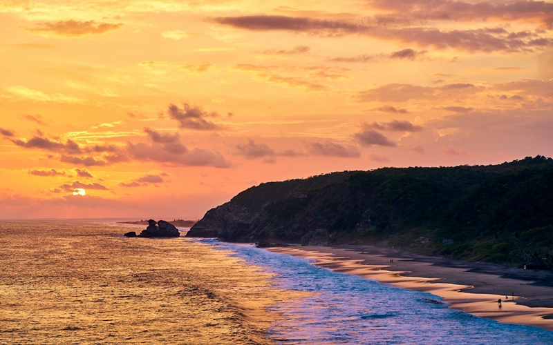 Sunset in Mazunte, Pacific Ocean