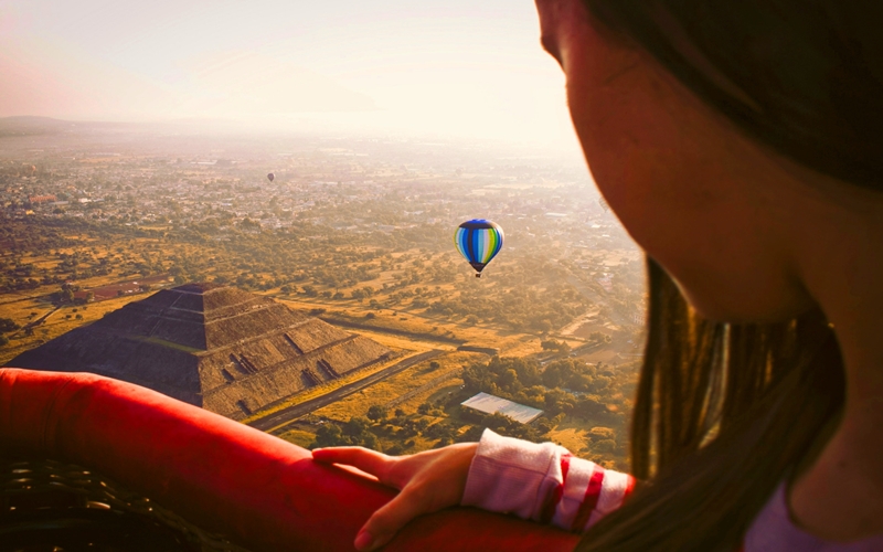 Teotihuacan Sunrise on the hot air baloon, Mexico